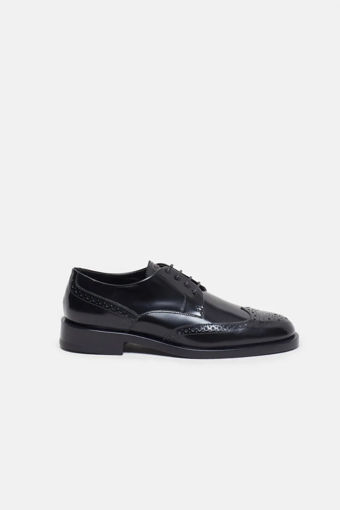 Closed Brogues Black Hot
