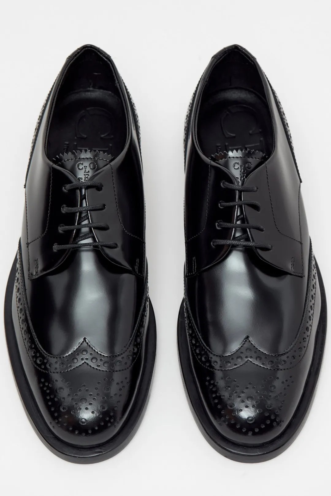Closed Brogues Black Hot