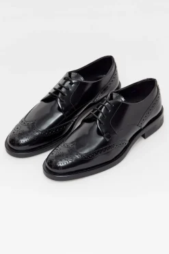 Closed Brogues Black Hot
