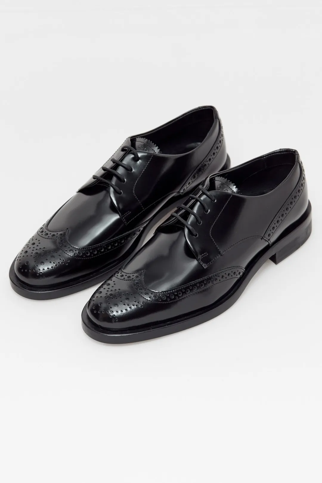 Closed Brogues Black Hot