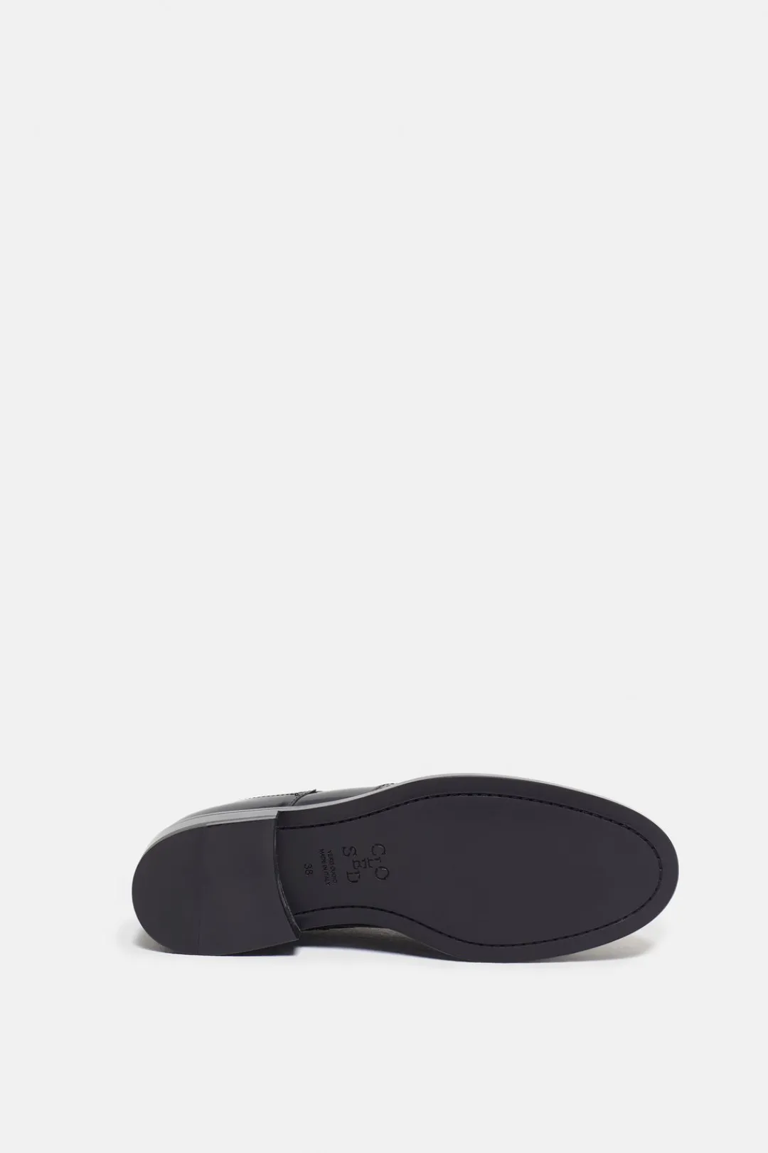Closed Brogues Black Hot