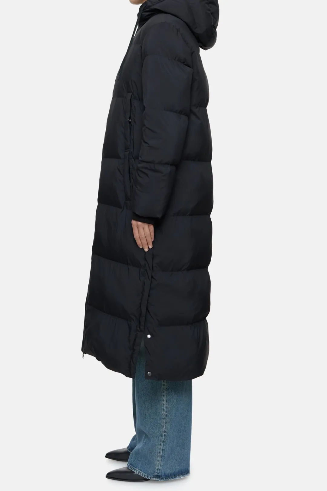 Closed Extra long quilted coat Black
