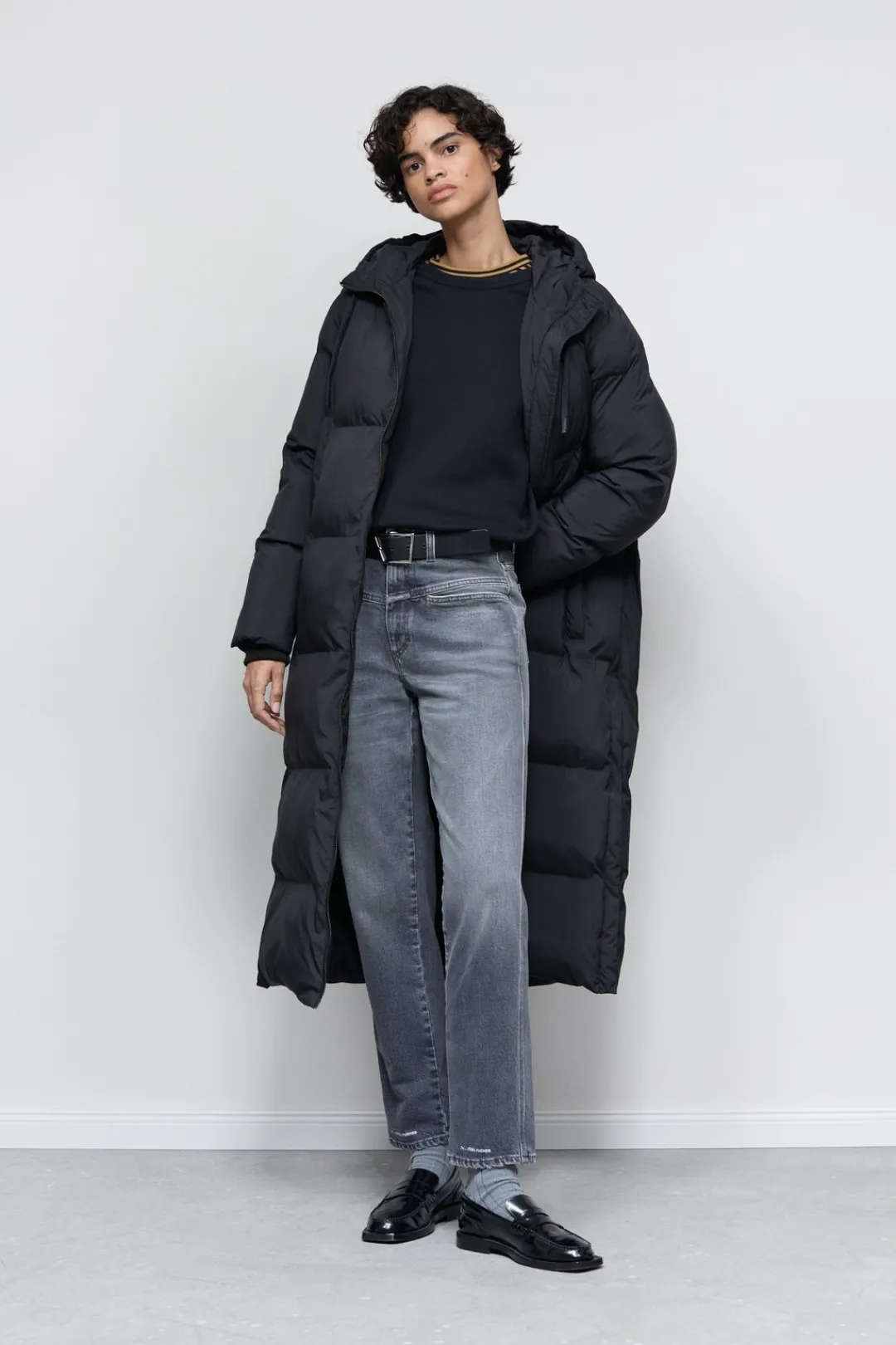 Closed Extra long quilted coat Black
