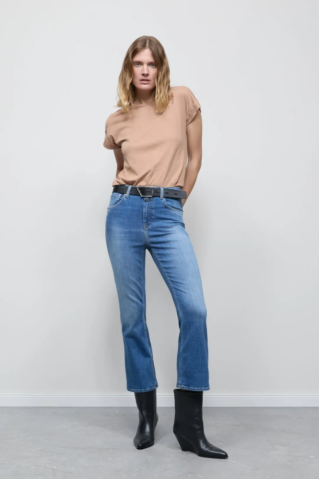 Closed Flared Jeans - Style Name Hi-Sun Mid blue Hot