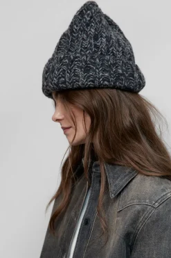 Closed Hand-knitted hat Dark grey melange Best