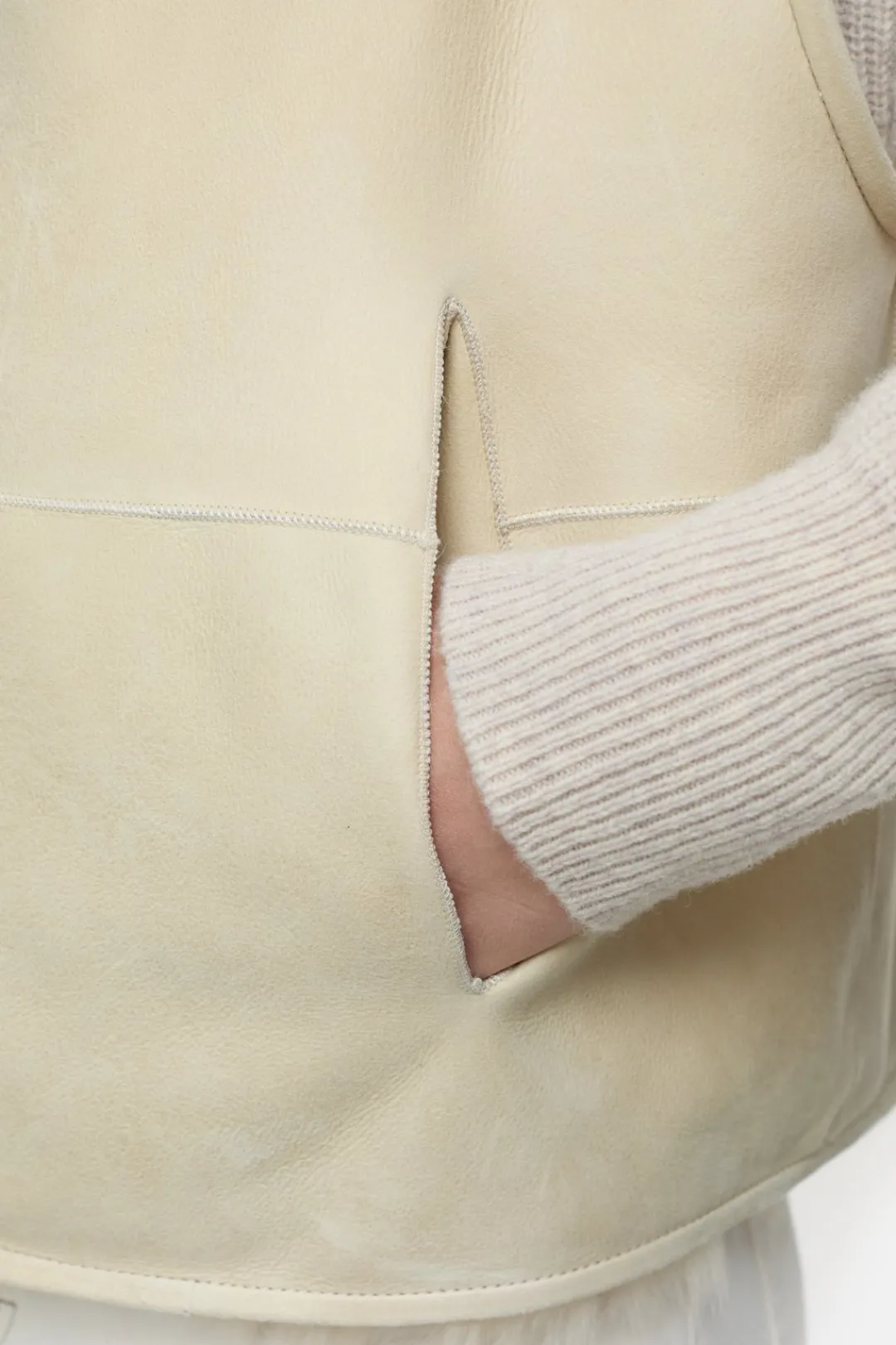 Closed Lambskin waistcoat Raw silk New