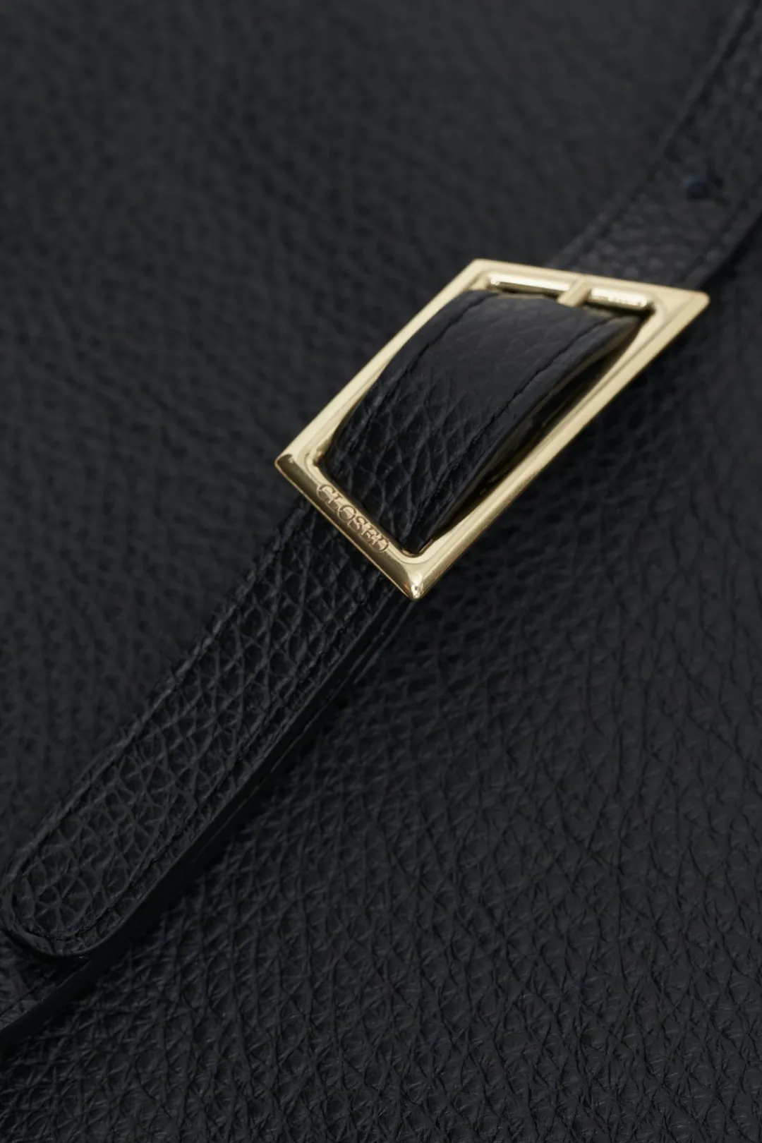 Closed Leather shoulder bag Black Clearance