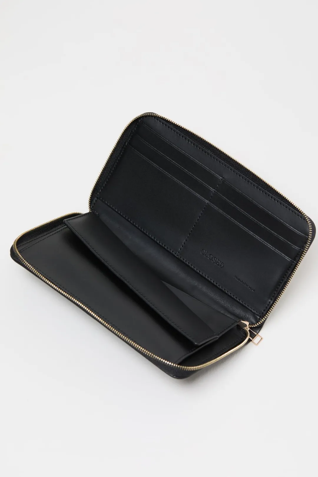 Closed Leather wallet Black Hot