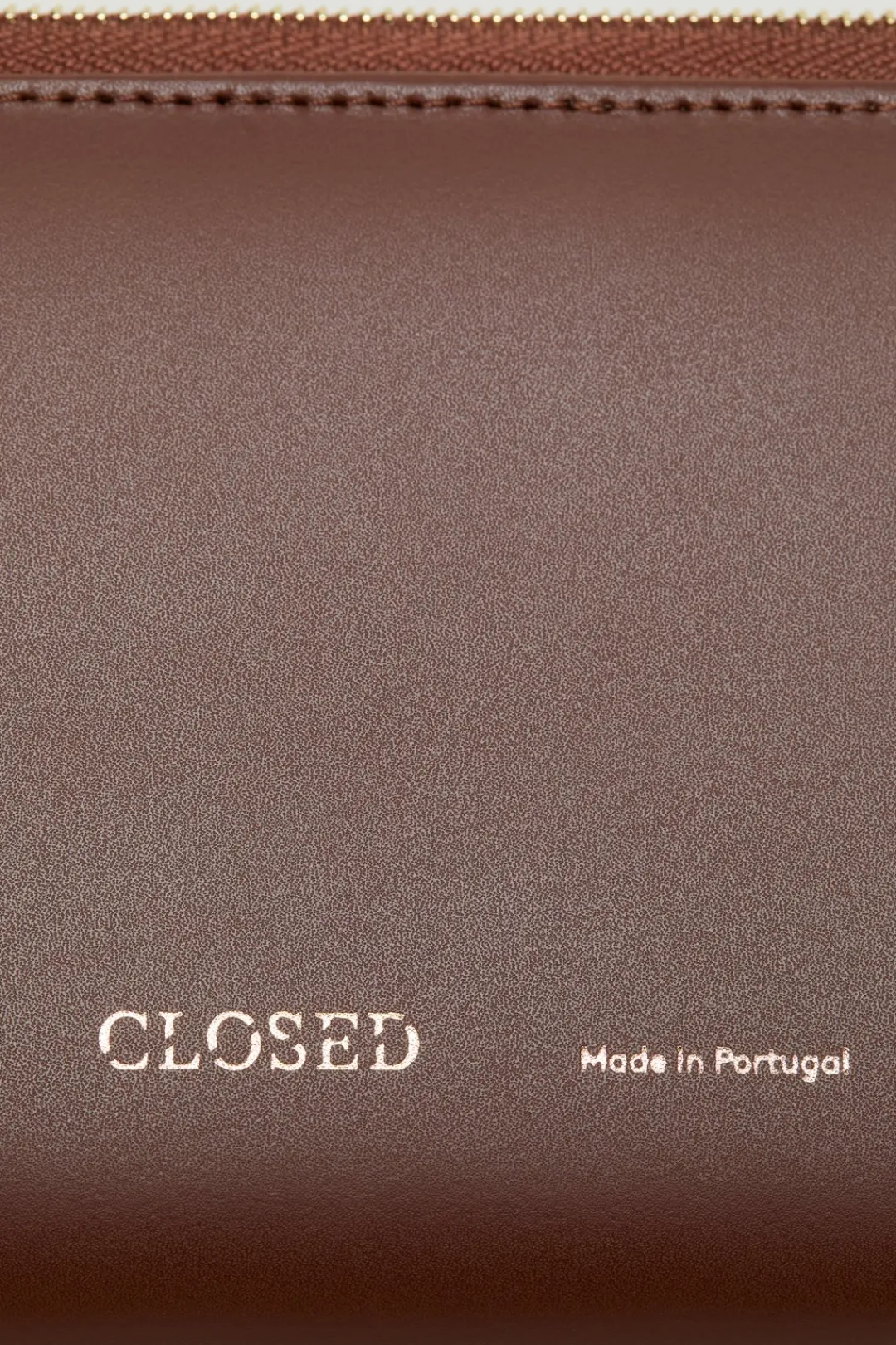 Closed Leather wallet medium Tartufo Hot