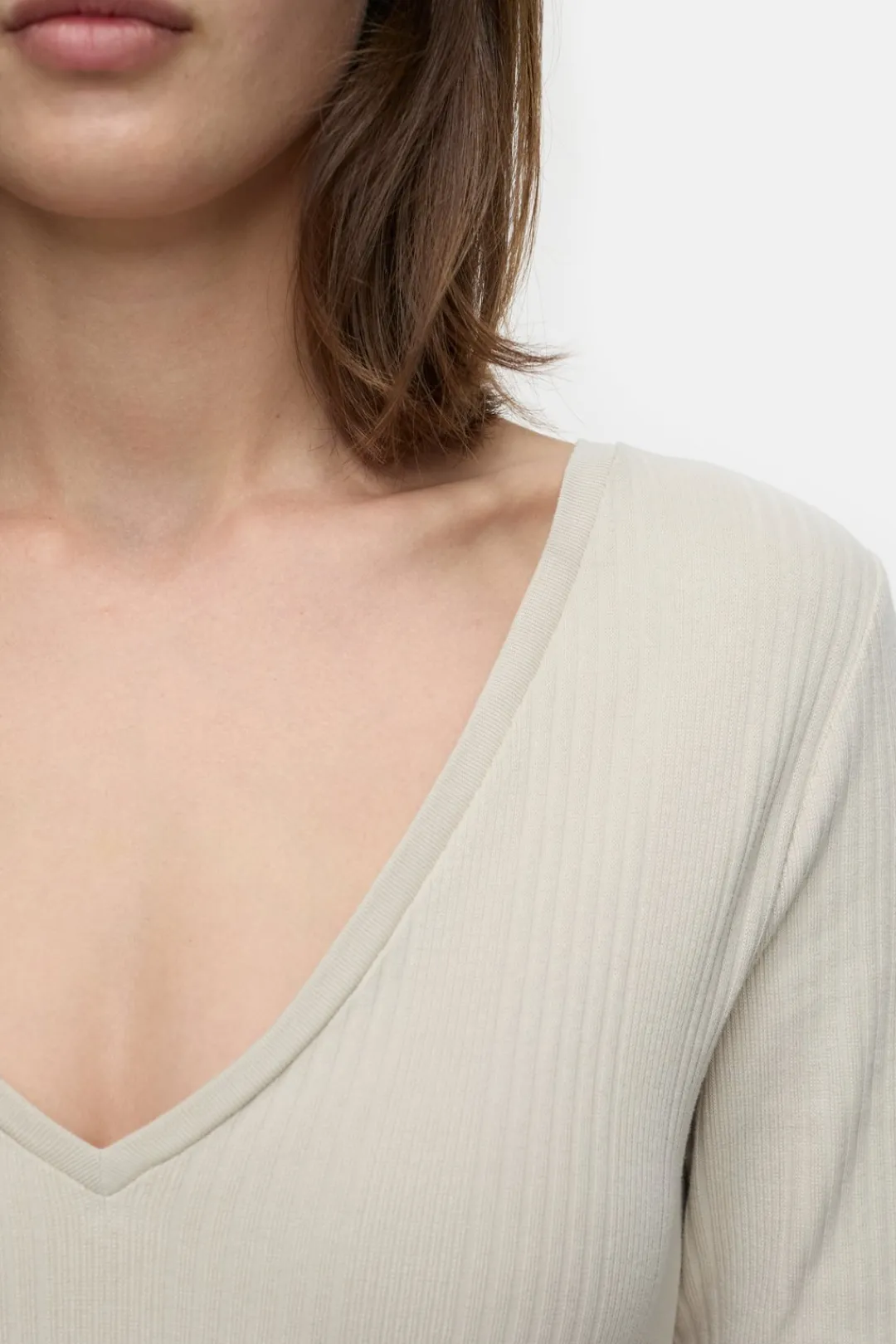 Closed Long-sleeved shirt with V-neck Pearl beige Clearance