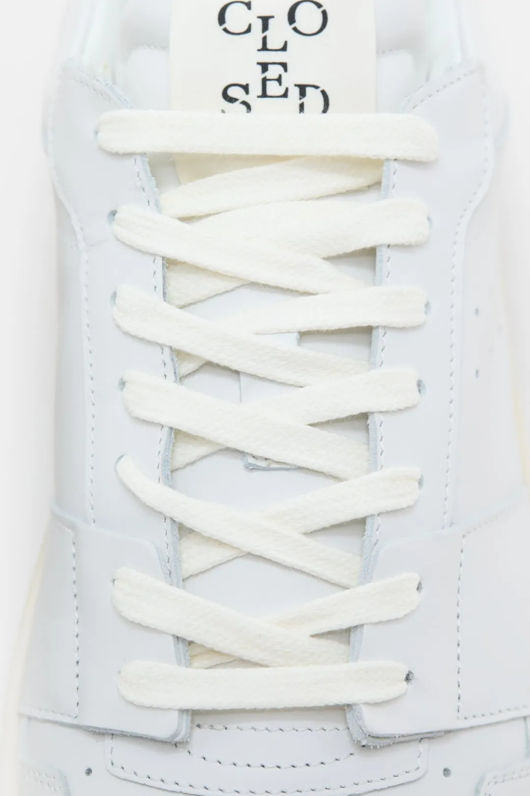 Closed Low leather trainers White Outlet