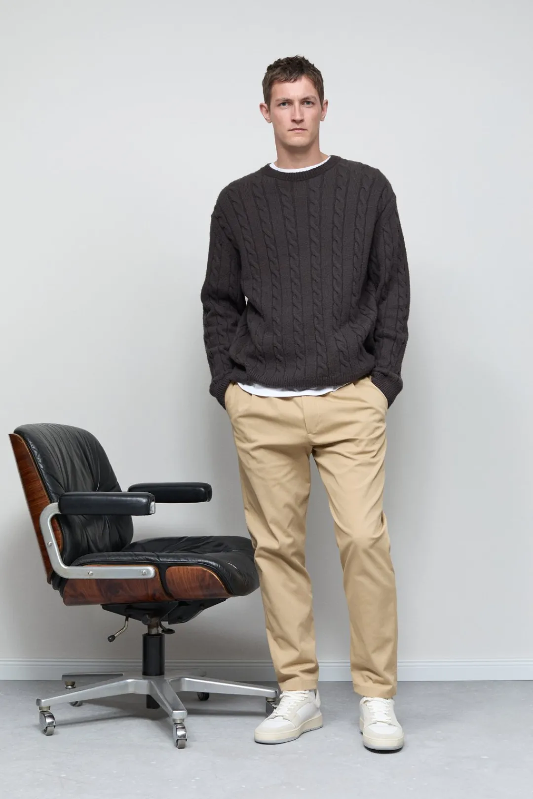 Closed Regular Pants - Style Name Bergen Tapered Taupe beige Outlet