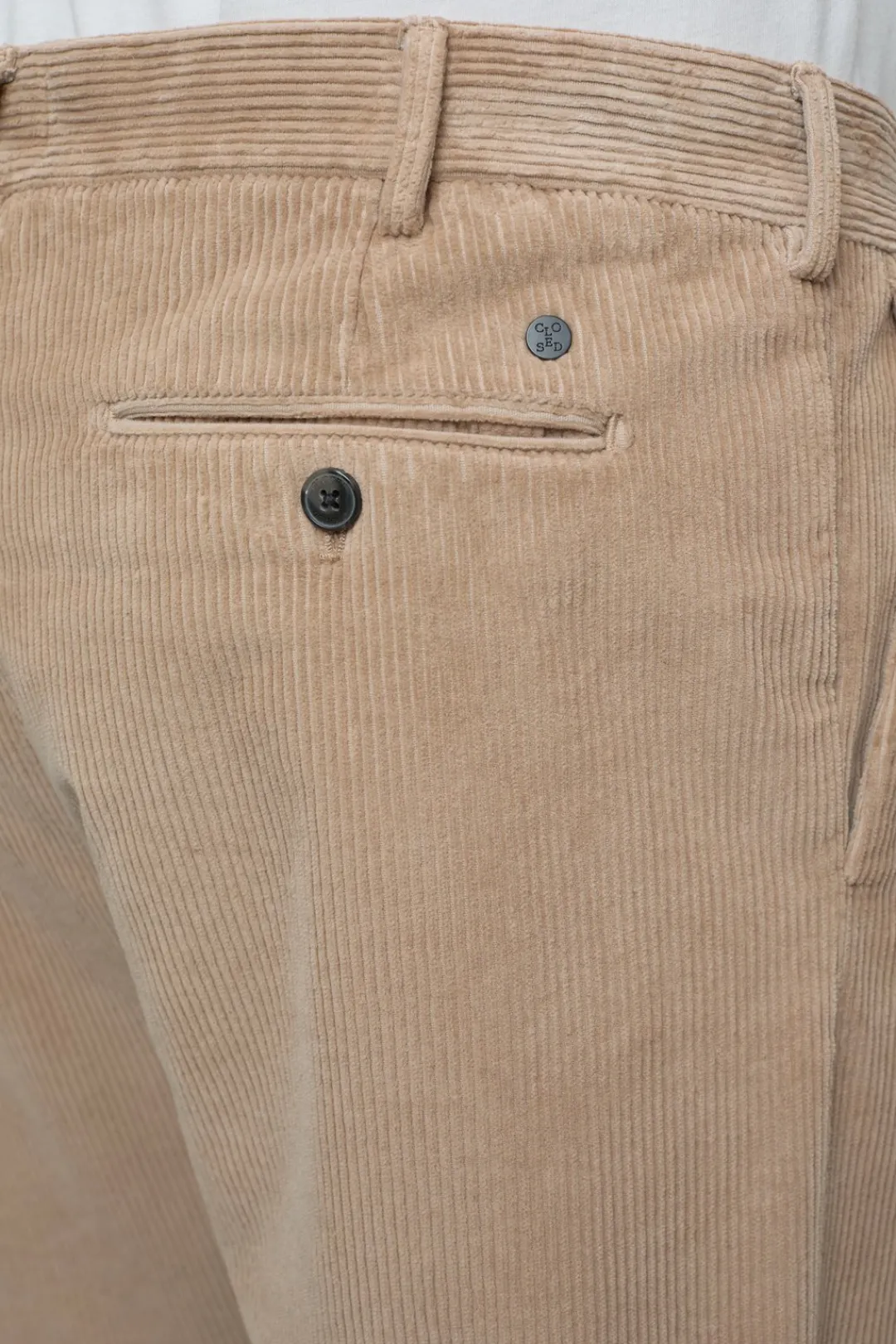 Closed Regular Pants - Style Name Bergen Tapered Cashew cream Hot