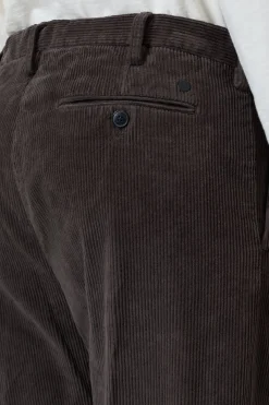 Closed Regular Pants - Style Name Bergen Tapered Ebony Hot