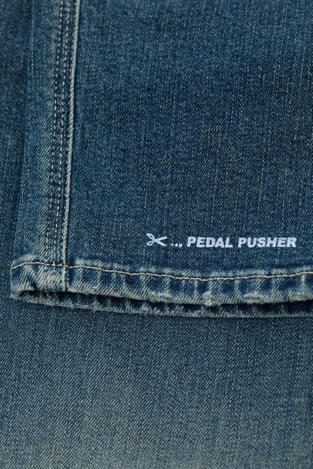 Closed Relaxed Jeans - Style Name Pedal Pusher Mid blue Hot