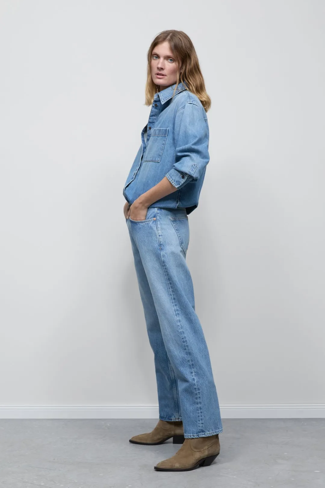 Closed Relaxed Jeans - Style Name Jonta Mid blue Hot
