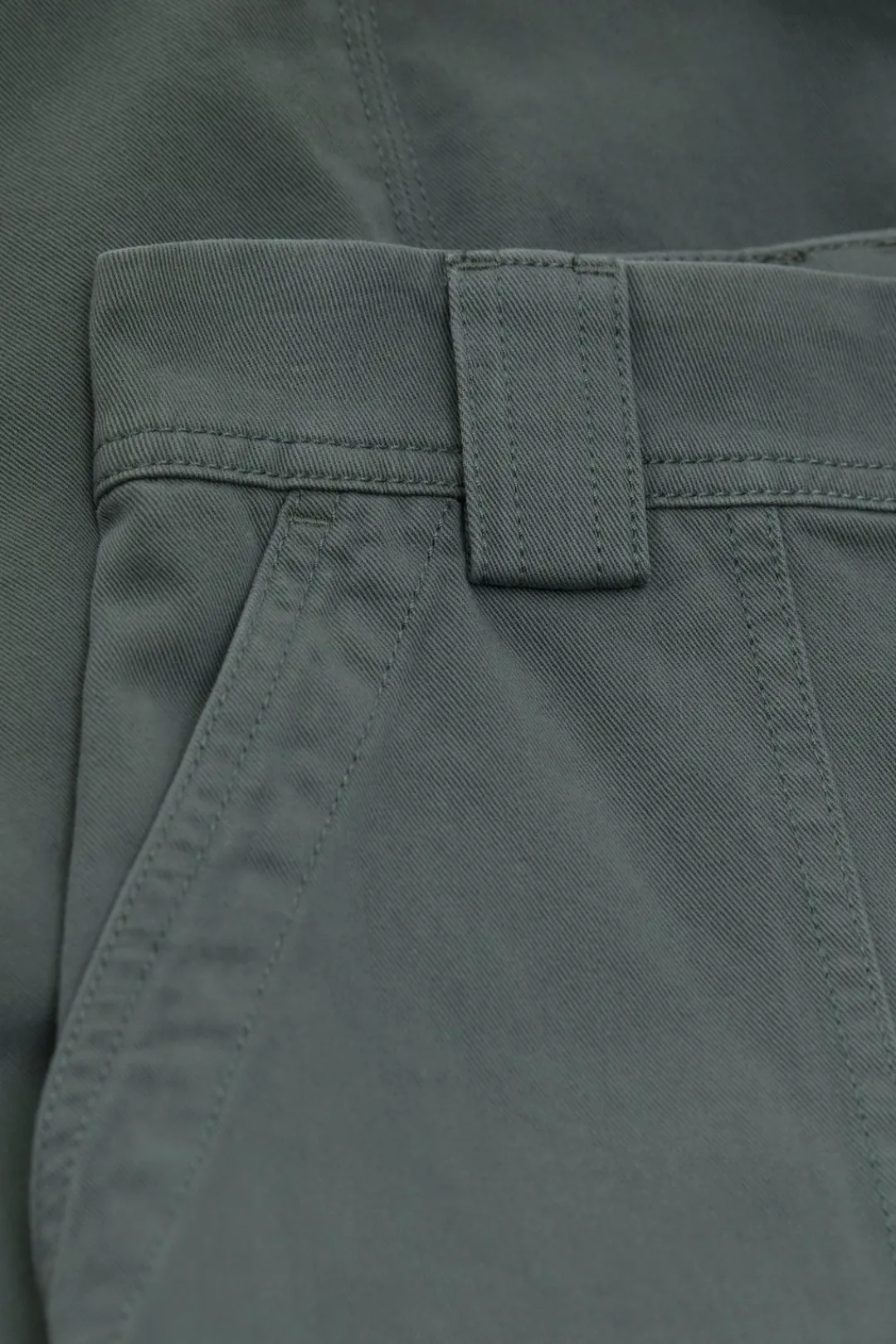 Closed Relaxed Pants - Style Name Rhannon Pini green