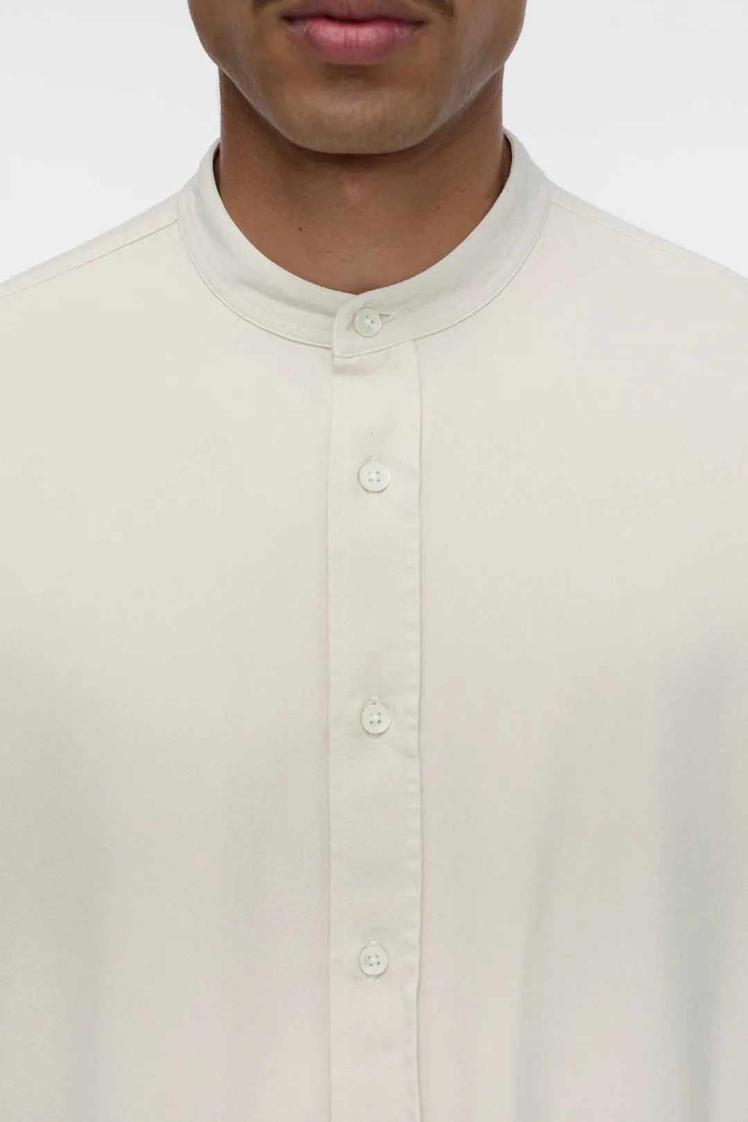 Closed Shirt with stand-up collar Tonka beige