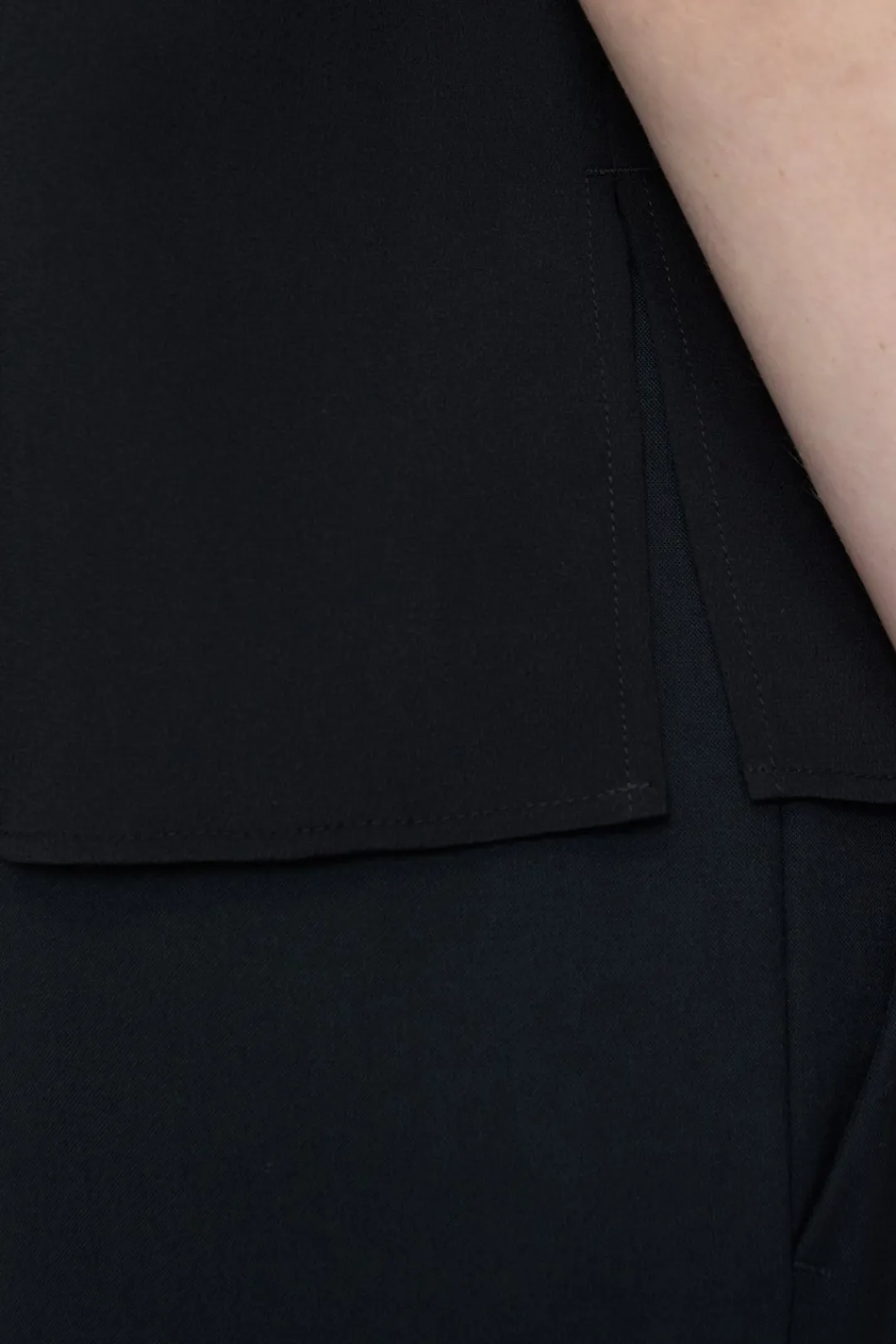 Closed Silk top with scarf Black Best