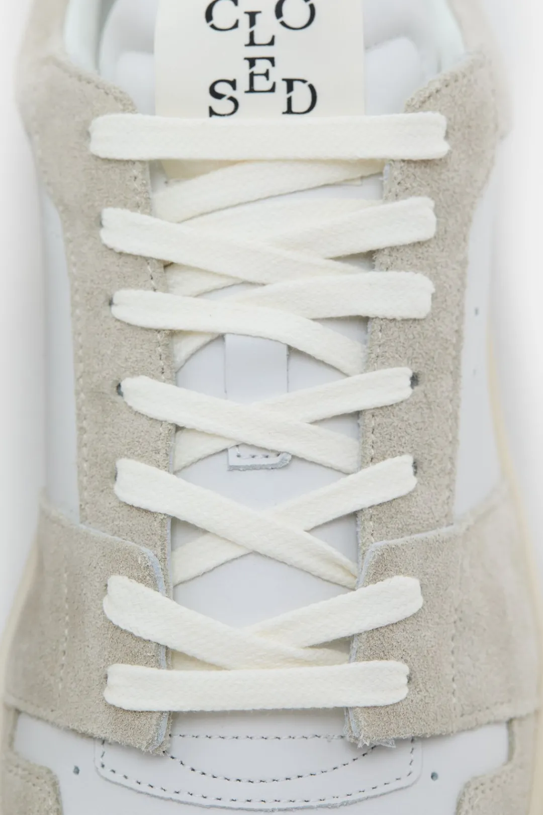 Closed Sneaker low made from leather Oyster grey Hot