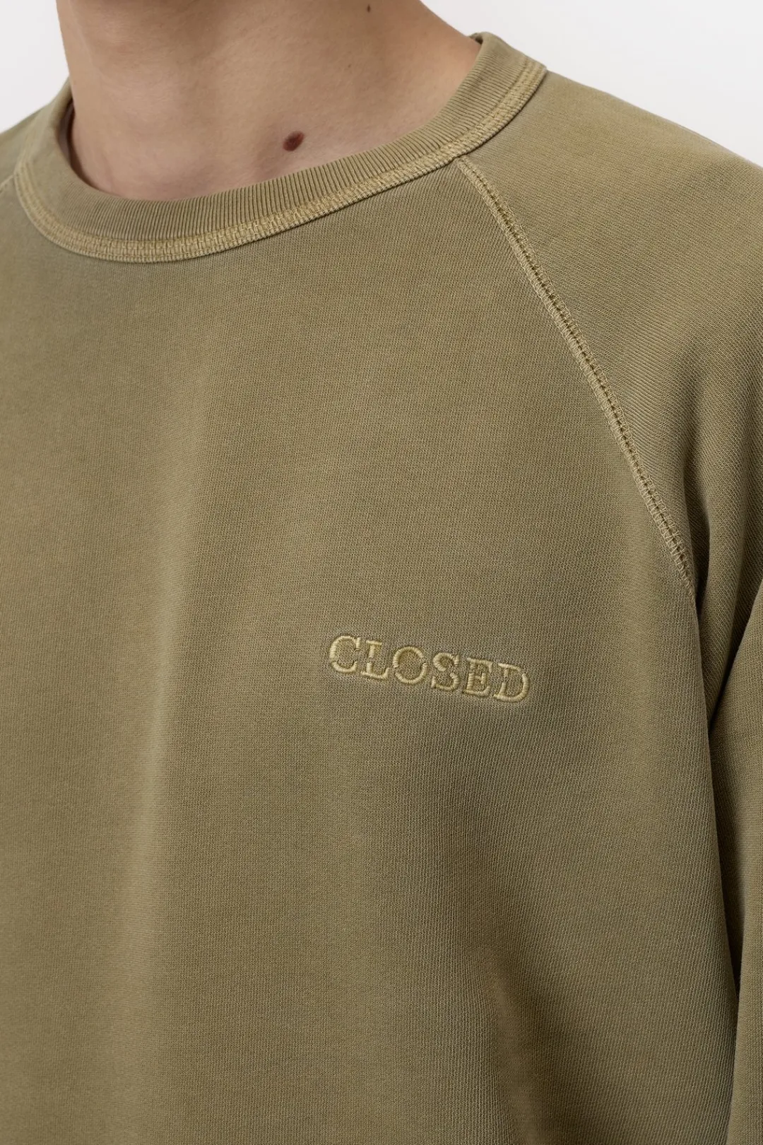 Closed Sweatshirt made from pure organic cotton Herbal green Hot