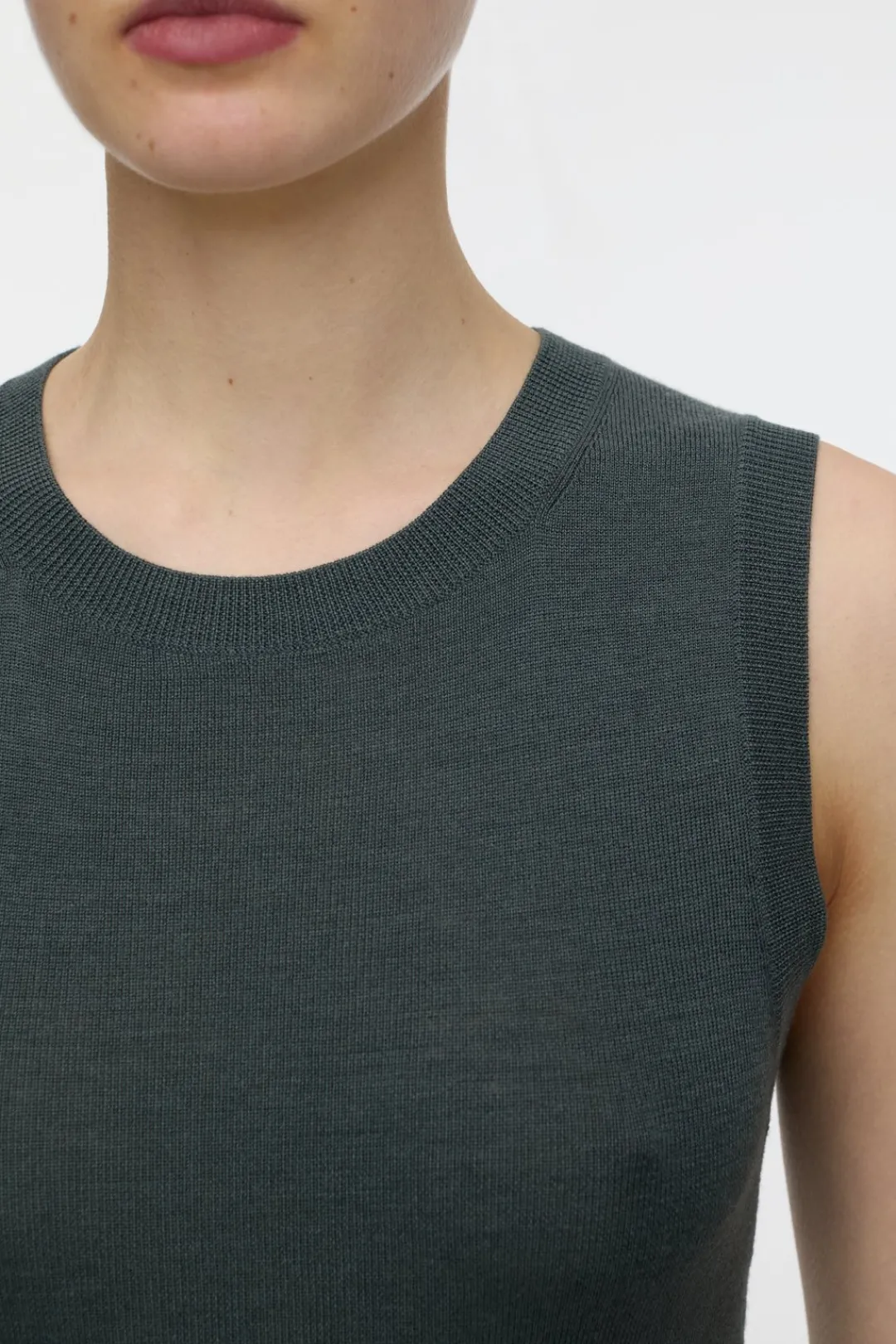 Closed Top made from organic wool and silk Pini green Discount