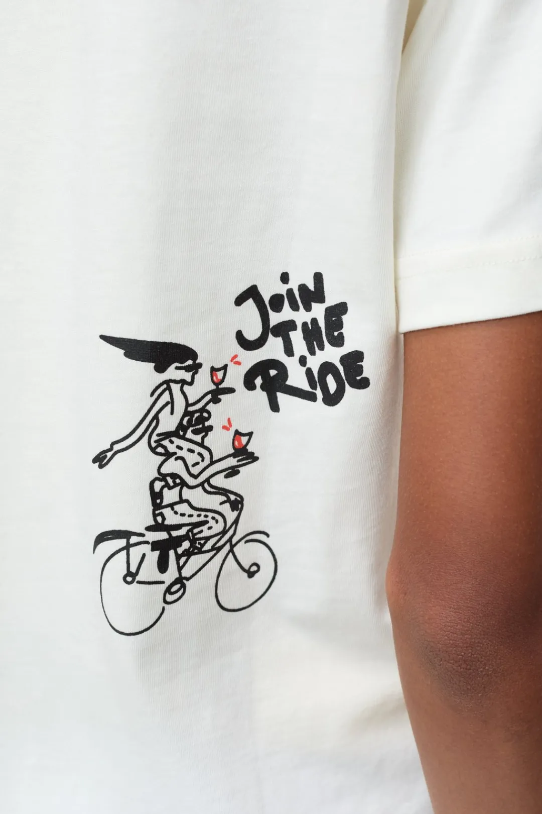 Closed T-shirt with embroidery Ivory