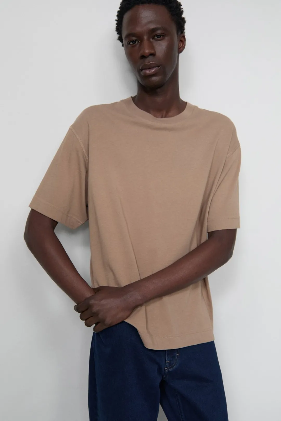 Closed T-shirt with logo Cashew cream Discount
