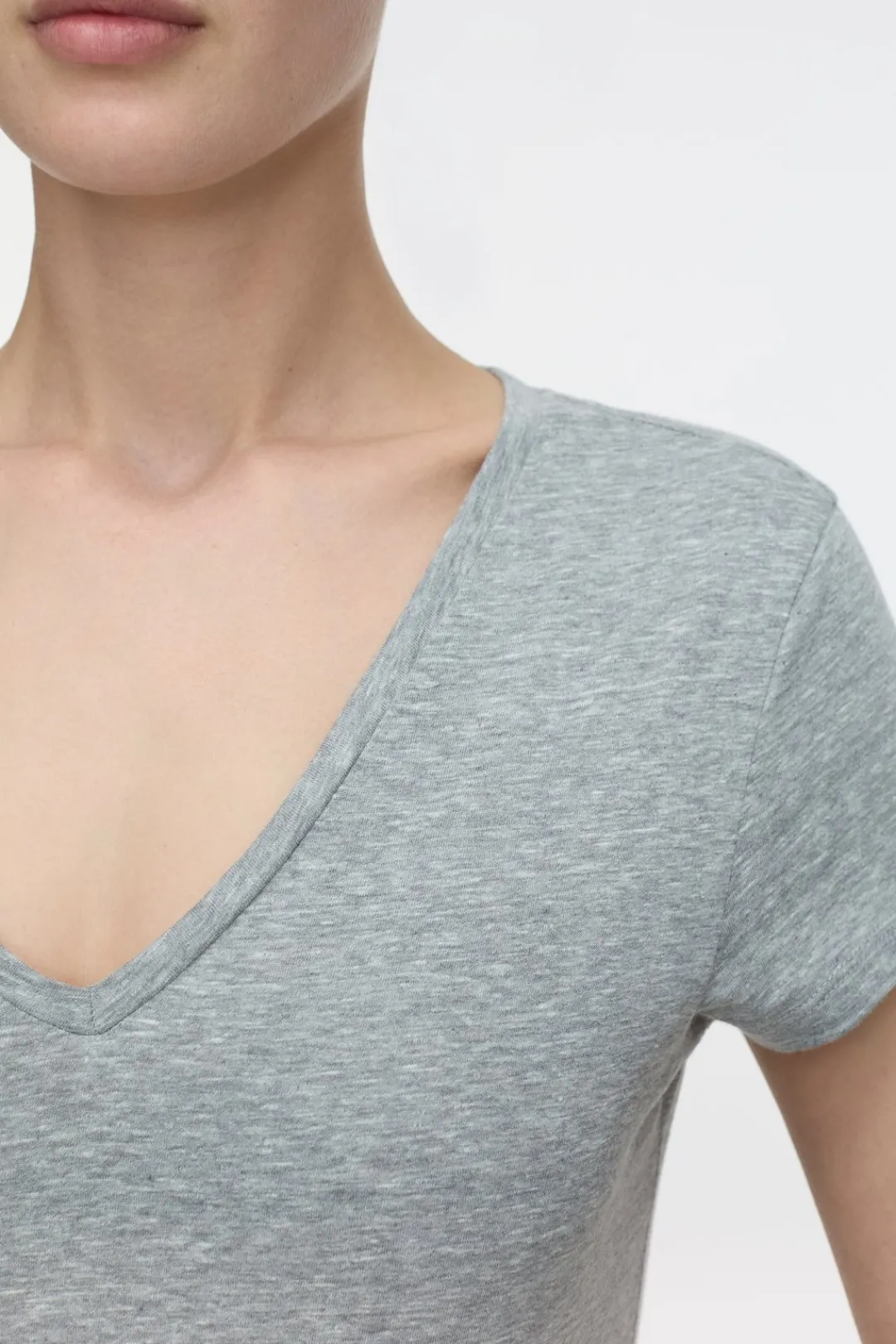 Closed T-shirt with V-neck Light grey melange Online