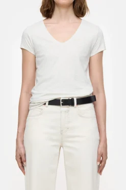 Closed T-shirt with V-neck Sabbia beige Clearance