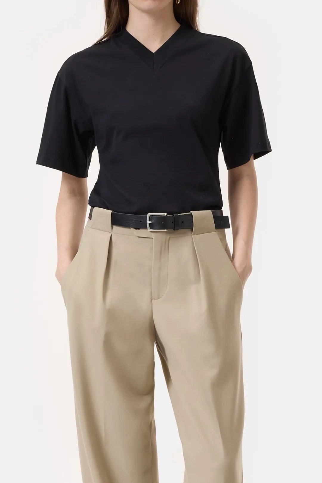 Closed T-shirt with V-neck Black Hot
