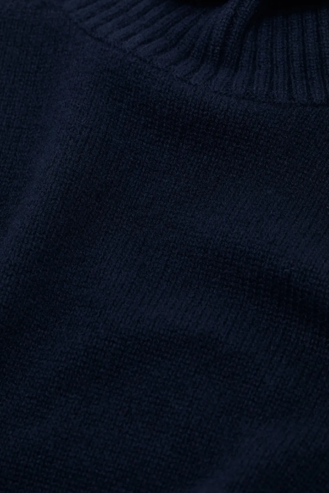Closed Turtleneck jumper in cashmere Dark night Hot
