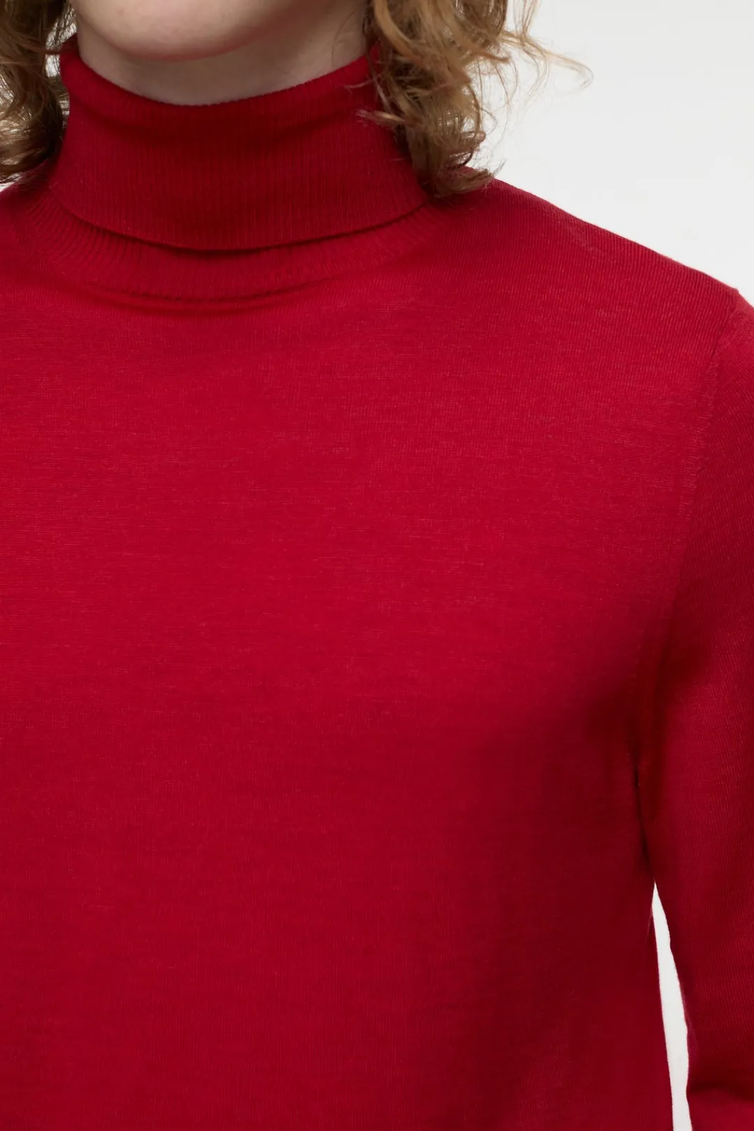 Closed Turtleneck jumper made from organic wool Chili pepper red Hot