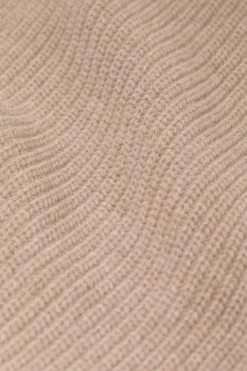 Closed Wool Scarf with Fisherman's Rib Cashew cream New
