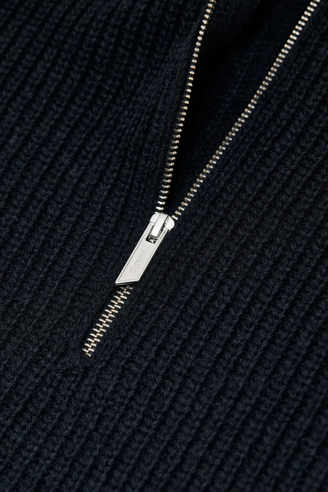 Closed Zip Jumper Black Hot